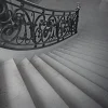 Digitaldruck Daniel Hechter Treppe Altbau Grau Schwarz