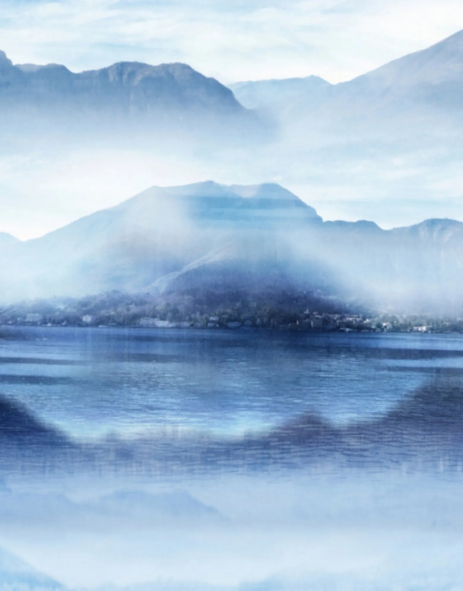 Fototapete Vlies Berge Wasser Landschaft blau weiß