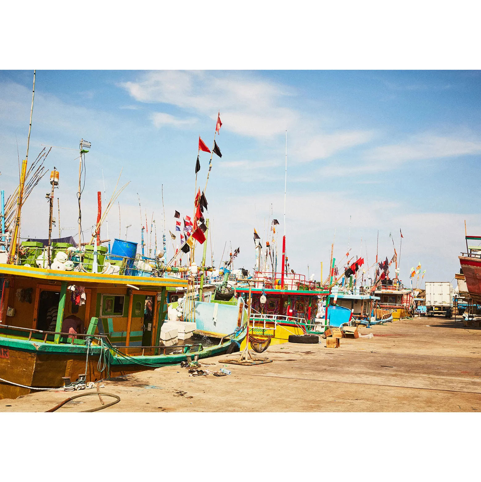 Fototapete Vlies Boote Segeln Hafen blau bunt