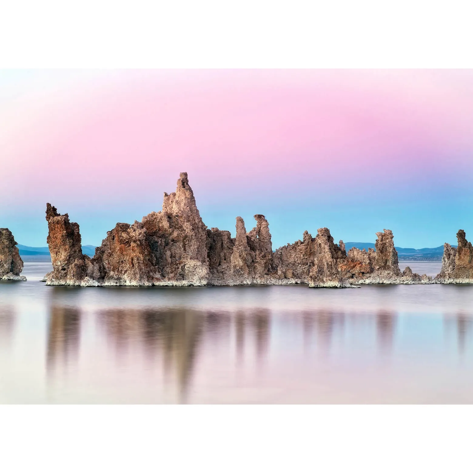 Fototapete Vlies Felsen Wasser blau braun rosa