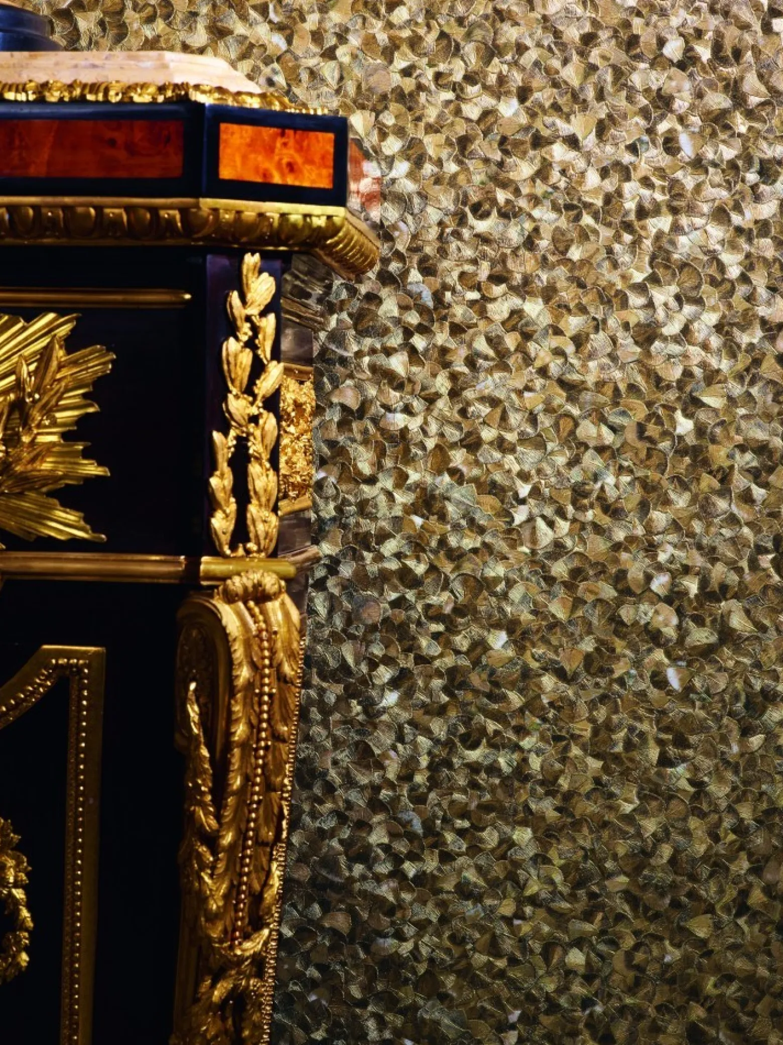 Vliestapete Glööckler Federn gold Metallic 52556