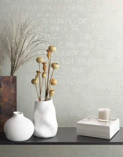 Vliestapete Putz Optik Schrift Creme Grau Metallic 82364